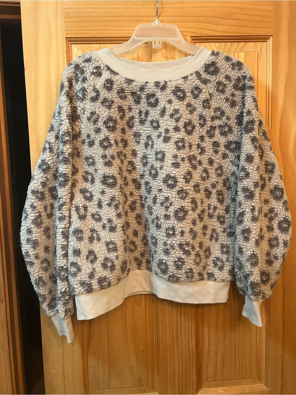 Old Navy Cozy Gray Leopard Print Women's Pullover Sweater